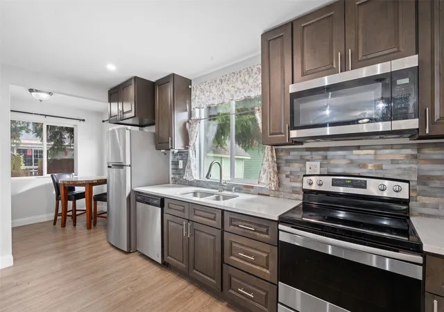 Photo 3 of Single family home for sale at 1504 8th Avenue, Longview, WA 98632 | MLS# NWM2568132 | Listing updated on 2026-10-23