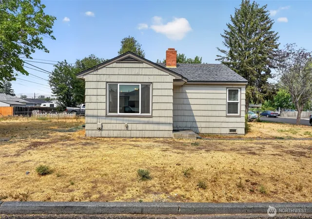 Photo 2 of Single family home for sale at 67 G St Se, Ephrata, WA 98823 | MLS# NWM2568136 | Listing updated on 2026-10-01