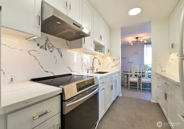 Photo 3 of Condo for sale at 4540 8th Avenue NE #1605, Seattle, WA 98105 | MLS# NWM2568137 | Listing updated on 2026-09-23