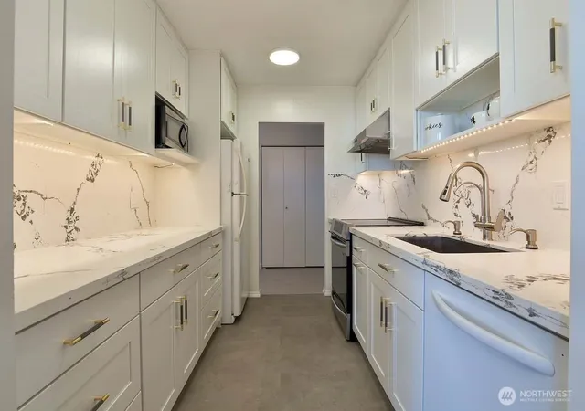 Photo 4 of Condo for sale at 4540 8th Avenue NE #1605, Seattle, WA 98105 | MLS# NWM2568137 | Listing updated on 2026-09-23