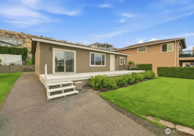 Photo 1 of Manufactured home for sale at 470 W Entiat Dr, Orondo, WA 98843 | MLS# NWM2568142 | Listing updated on 2026-09-23