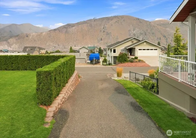 Photo 3 of Manufactured home for sale at 470 W Entiat Dr, Orondo, WA 98843 | MLS# NWM2568142 | Listing updated on 2026-09-23