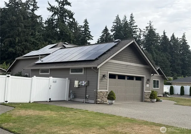 Photo 2 of Sale Pending at 5505 64th Street W, University Place, WA 98467 | MLS# NWM2568159 | Listing updated on 2026-09-30