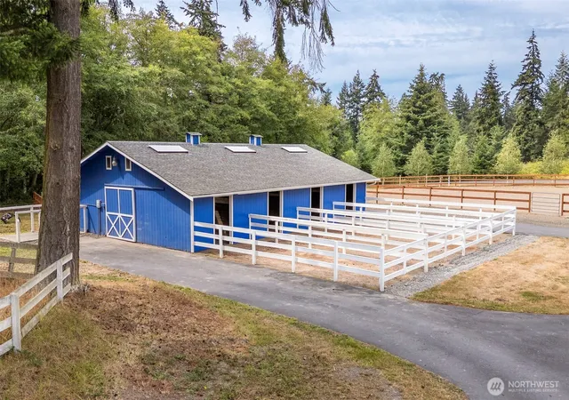 Photo 3 of Single family home for sale at 7929 Ne Hunt Clb Ln, Hansville, WA 98340 | MLS# NWM2568176 | Listing updated on 2026-09-25