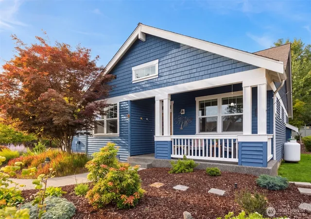 Photo 2 of Sale Pending at 211 N Stromberg Ave, Port Townsend, WA 98368 | MLS# NWM2568190 | Listing updated on 2026-09-25