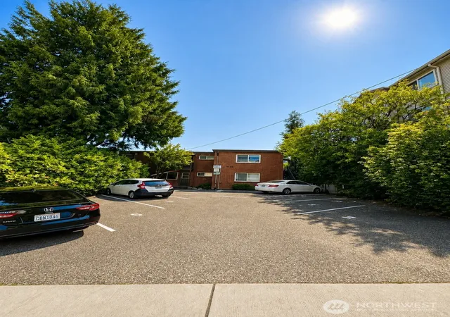 Photo 4 of Multi family home for sale at 3261 Fuhrman Ave E, Seattle, WA 98102 | MLS# NWM2568199 | Listing updated on 2026-09-23