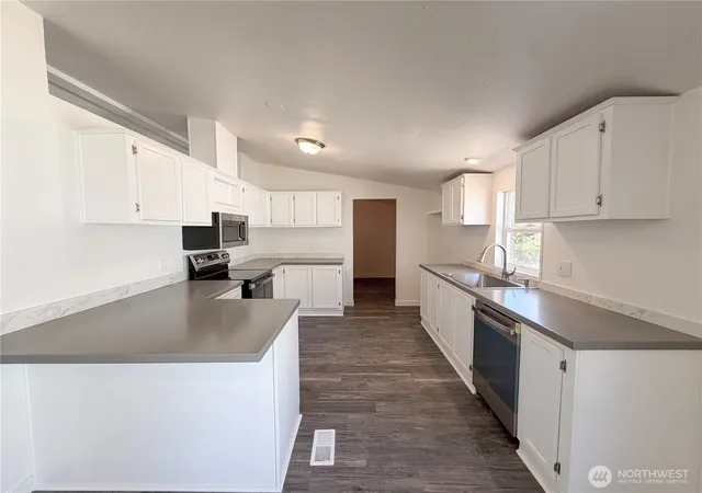 Photo 3 of Manufactured home for sale at 421 N 5th Street, Toledo, WA 98591 | MLS# NWM2568221 | Listing updated on 2026-10-01