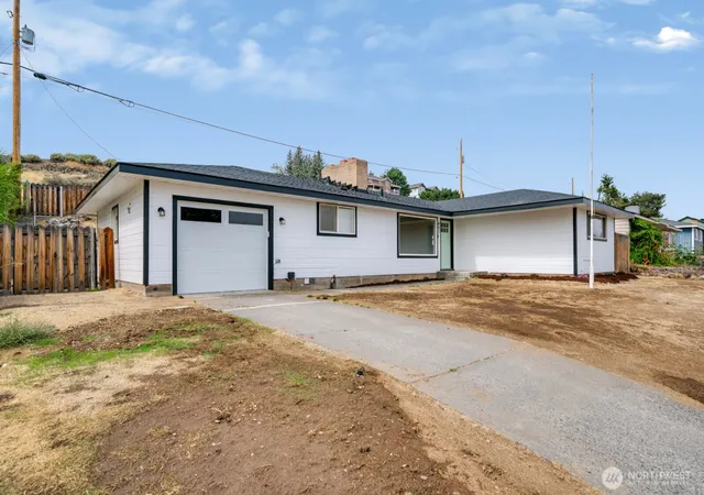 Photo 1 of Single family home for sale at 401 Patrick Rd, Ephrata, WA 98823 | MLS# NWM2568226 | Listing updated on 2026-09-28