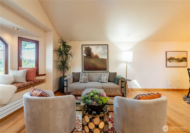 Photo 3 of Single family home for sale at 1614 32nd Avenue, Seattle, WA 98122 | MLS# NWM2568231 | Listing updated on 2026-10-12