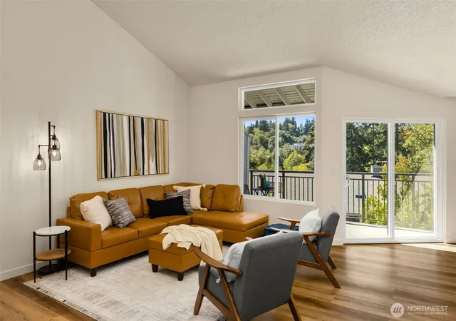Photo 3 of Sale Pending at 3218 80th Ave Se #6, Mercer Island, WA 98040 | MLS# NWM2568234 | Listing updated on 2026-09-21