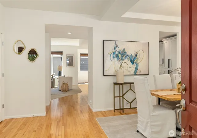Photo 2 of Sale Pending at 3193 Ne Marquette Wy, Issaquah, WA 98029 | MLS# NWM2568237 | Listing updated on 2026-09-25
