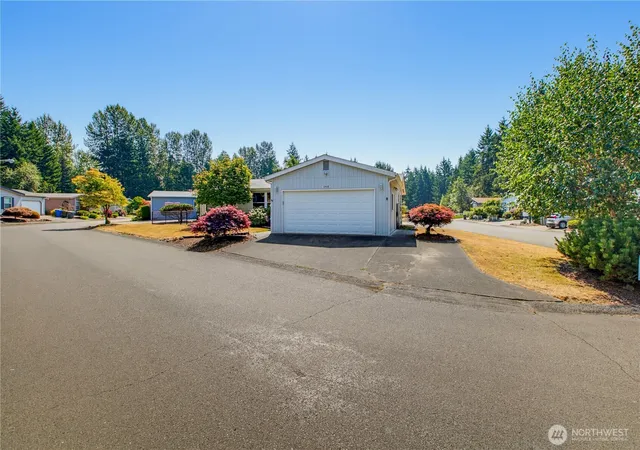 Photo 3 of Manufactured home for sale at 12422 152nd Street Ct E #69, Puyallup, WA 98374 | MLS# NWM2568256 | Listing updated on 2026-09-25