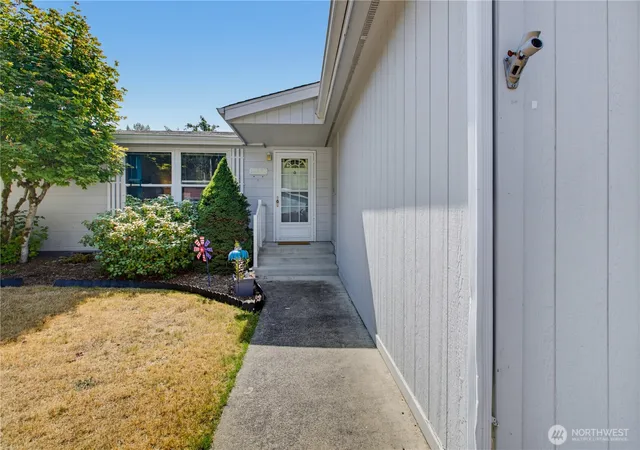 Photo 3 of Manufactured home for sale at 12422 152nd Street Ct E #69, Puyallup, WA 98374 | MLS# NWM2568256 | Listing updated on 2026-09-25