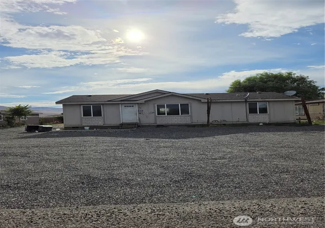 Photo 1 of Sale Pending at 212 Thunderbird Way Sw, Mattawa, WA 99349 | MLS# NWM2568261 | Listing updated on 2026-09-17