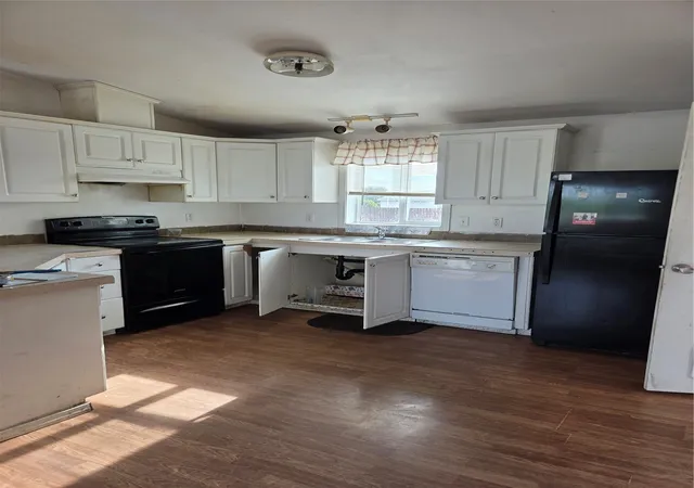 Photo 3 of Sale Pending at 212 Thunderbird Way Sw, Mattawa, WA 99349 | MLS# NWM2568261 | Listing updated on 2026-09-17