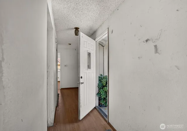 Photo 3 of Single family home for sale at 1290 S Uplands Dr, Camano Island, WA 98282 | MLS# NWM2568266 | Listing updated on 2026-09-23