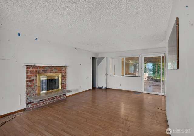 Photo 4 of Single family home for sale at 1290 S Uplands Dr, Camano Island, WA 98282 | MLS# NWM2568266 | Listing updated on 2026-09-23