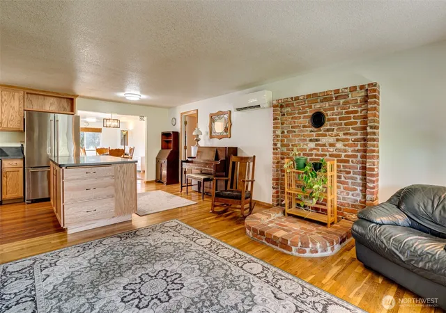 Photo 2 of Single family home for sale at 1004 Ne 84th Avenue, Vancouver, WA 98664 | MLS# NWM2568286 | Listing updated on 2026-09-23