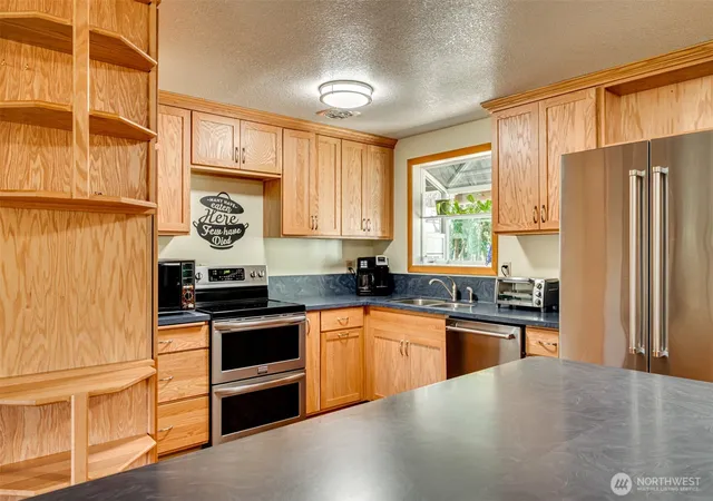 Photo 3 of Single family home for sale at 1004 Ne 84th Avenue, Vancouver, WA 98664 | MLS# NWM2568286 | Listing updated on 2026-09-23