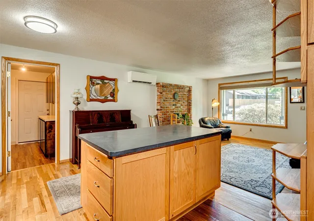 Photo 4 of Single family home for sale at 1004 NE 84th Avenue, Vancouver, WA 98664 | MLS# NWM2568286 | Listing updated on 2026-09-23