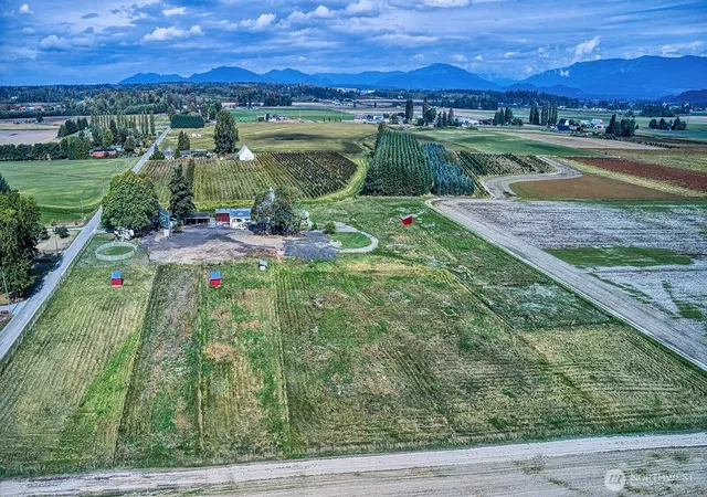 Photo 3 of Sale Pending at 14417 Bradshaw Rd, Mount Vernon, WA 98273 | MLS# NWM2568302 | Listing updated on 2026-09-25