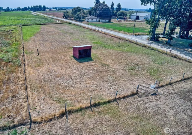 Photo 4 of Sale Pending at 14417 Bradshaw Rd, Mount Vernon, WA 98273 | MLS# NWM2568302 | Listing updated on 2026-09-25