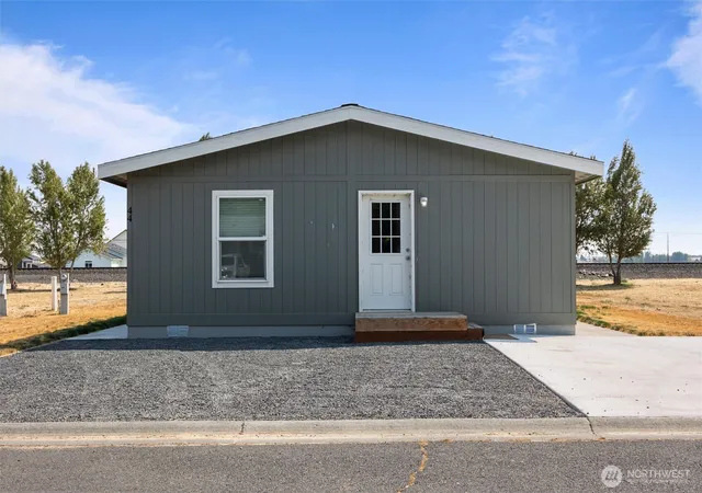 Photo 2 of Manufactured home for sale at 2480 Basin St Sw #44, Ephrata, WA 98823 | MLS# NWM2568328 | Listing updated on 2026-09-25