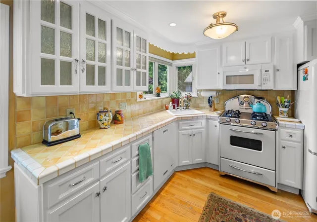 Photo 4 of Single family home for sale at 2706 56th Avenue SW, Seattle, WA 98116 | MLS# NWM2568390 | Listing updated on 2026-09-30