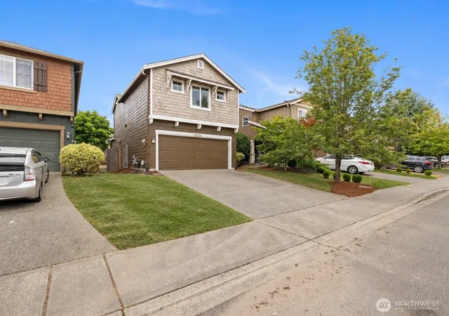Photo 3 of Single family home for sale at 24036 Se 262nd Place, Maple Valley, WA 98038 | MLS# NWM2568407 | Listing updated on 2026-09-25