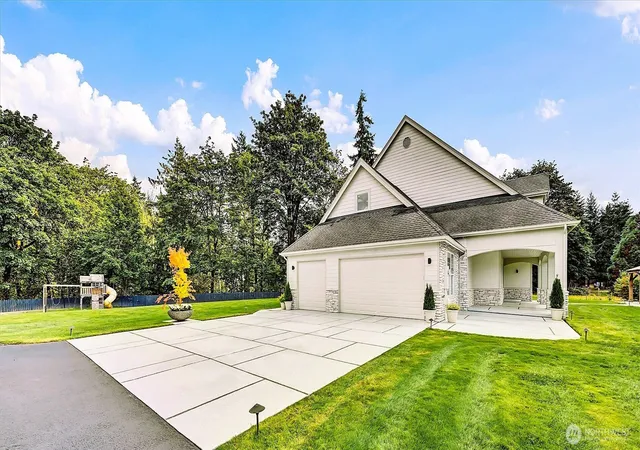 Photo 4 of Single family home for sale at 5507 Waller Rd E, Tacoma, WA 98443 | MLS# NWM2568412 | Listing updated on 2026-09-23