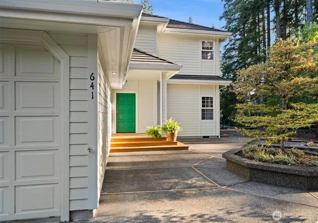 Photo 1 of Single family home for sale at 641 E Lakeshore Dr, Allyn, WA 98524 | MLS# NWM2568456 | Listing updated on 2026-09-23