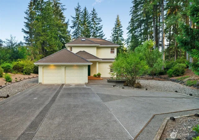 Photo 2 of Single family home for sale at 641 E Lakeshore Dr, Allyn, WA 98524 | MLS# NWM2568456 | Listing updated on 2026-09-23