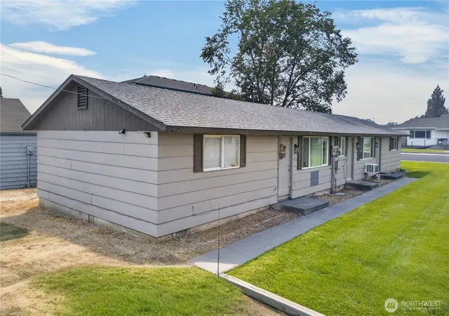 Photo 3 of House for sale at 1137 1139 Cascade Ave, Moses Lake, WA 98837 | MLS# NWM2568458 | Listing updated on 2026-09-23