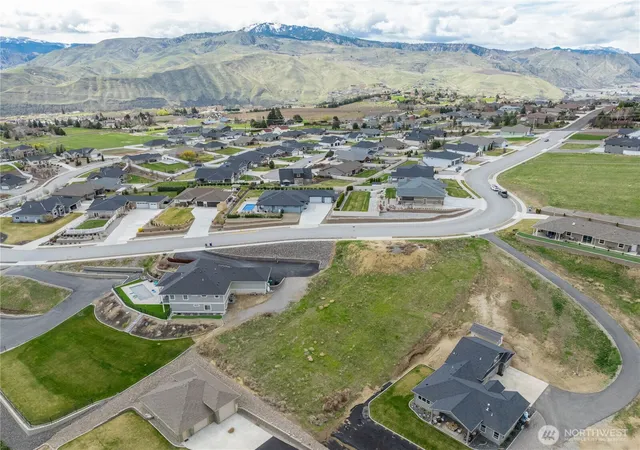 Photo 4 of Land for sale at 870 Autumn Crst Dr, Wenatchee, WA 98801 | MLS# NWM2568497 | Listing updated on 2026-09-23
