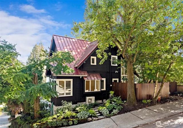 Photo 2 of Single family home for sale at 508 Randolph Ave, Seattle, WA 98122 | MLS# NWM2568502 | Listing updated on 2026-10-02