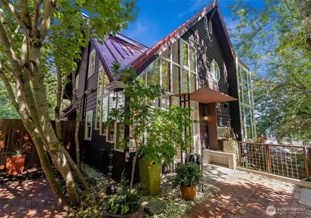 Photo 3 of Single family home for sale at 508 Randolph Ave, Seattle, WA 98122 | MLS# NWM2568502 | Listing updated on 2026-10-02