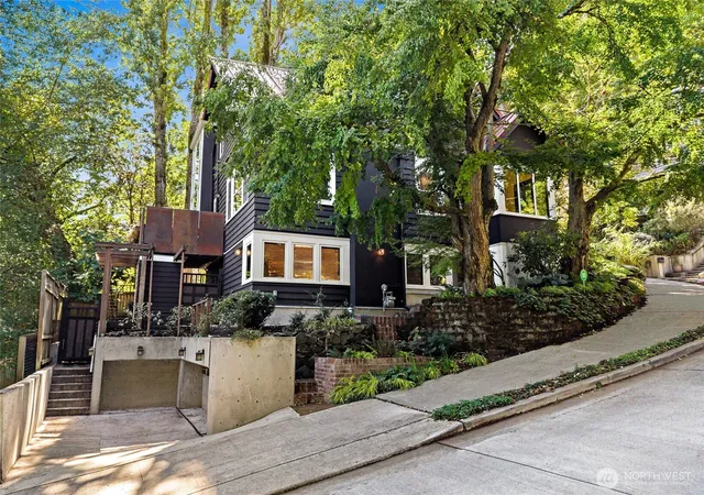 Photo 3 of Single family home for sale at 508 Randolph Ave, Seattle, WA 98122 | MLS# NWM2568502 | Listing updated on 2026-10-02