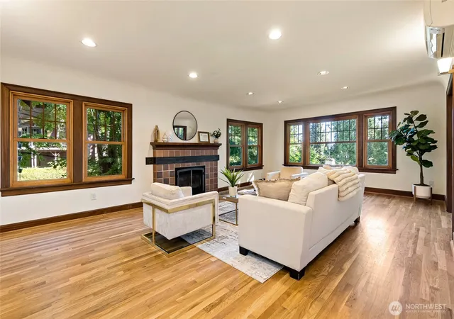Photo 4 of Single family home for sale at 508 Randolph Ave, Seattle, WA 98122 | MLS# NWM2568502 | Listing updated on 2026-10-02