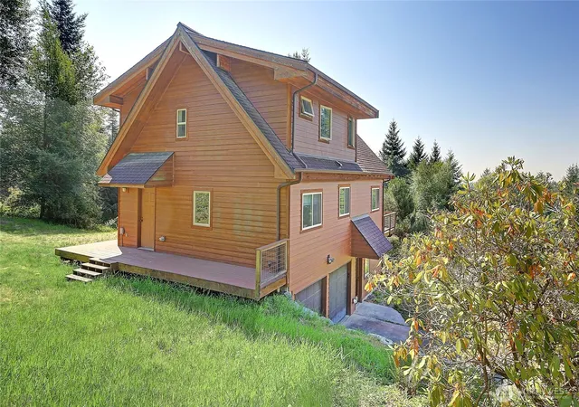 Photo 3 of Sale Pending at 3441 Woodcrest Ln, Sedro Woolley, WA 98284 | MLS# NWM2568503 | Listing updated on 2026-09-02