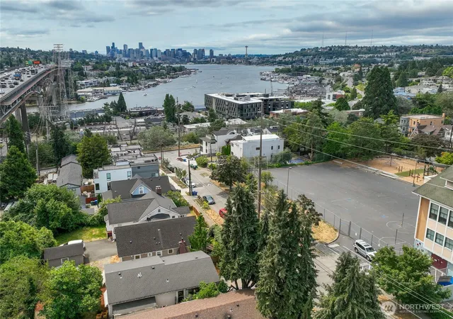Photo 3 of Single family home for sale at 4042 5th Avenue Ne, Seattle, WA 98105 | MLS# NWM2568517 | Listing updated on 2026-10-01