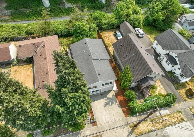 Photo 3 of Single family home for sale at 4042 5th Avenue NE, Seattle, WA 98105 | MLS# NWM2568517 | Listing updated on 2026-10-01