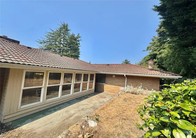Photo 3 of Single family home for sale at 628 E Titus St, Kent, WA 98030 | MLS# NWM2568552 | Listing updated on 2026-09-29