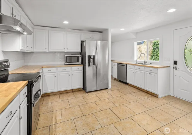 Photo 3 of Single family home for sale at 101 N D St, Roslyn, WA 98941 | MLS# NWM2568568 | Listing updated on 2026-09-23