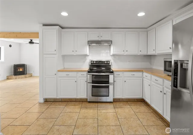 Photo 3 of Single family home for sale at 101 N D St, Roslyn, WA 98941 | MLS# NWM2568568 | Listing updated on 2026-09-23