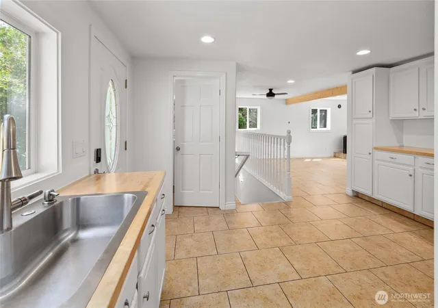 Photo 4 of Single family home for sale at 101 N D St, Roslyn, WA 98941 | MLS# NWM2568568 | Listing updated on 2026-09-23