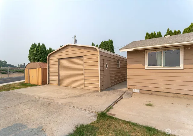 Photo 2 of Sale Pending at 222 M St Se, Quincy, WA 98848 | MLS# NWM2568578 | Listing updated on 2026-09-25