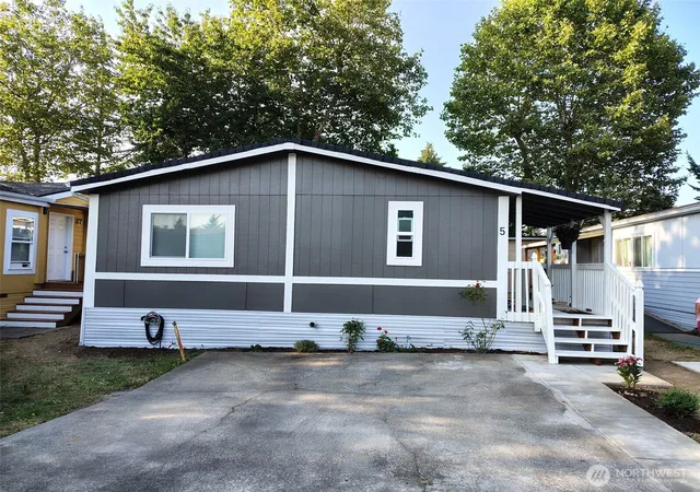 Photo 3 of Manufactured home for sale at 22111 108th Avenue Se #5, Kent, WA 98031 | MLS# NWM2568584 | Listing updated on 2026-09-23