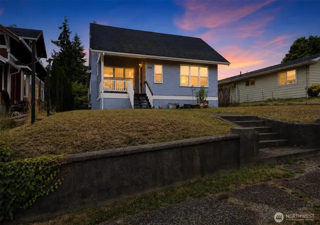 Photo 1 of Single family home for sale at 1019 Duryea St, Raymond, WA 98577 | MLS# NWM2568587 | Listing updated on 2026-09-23