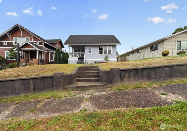 Photo 2 of Single family home for sale at 1019 Duryea St, Raymond, WA 98577 | MLS# NWM2568587 | Listing updated on 2026-09-23