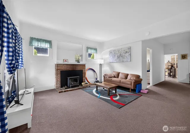 Photo 4 of Single family home for sale at 1019 Duryea St, Raymond, WA 98577 | MLS# NWM2568587 | Listing updated on 2026-09-23